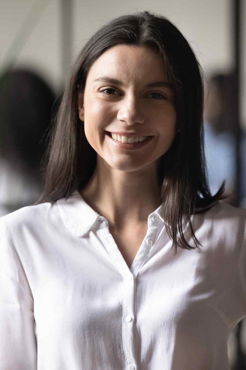 https://studyabroader.com/wp-content/uploads/2020/08/team_06-850x1280.jpg