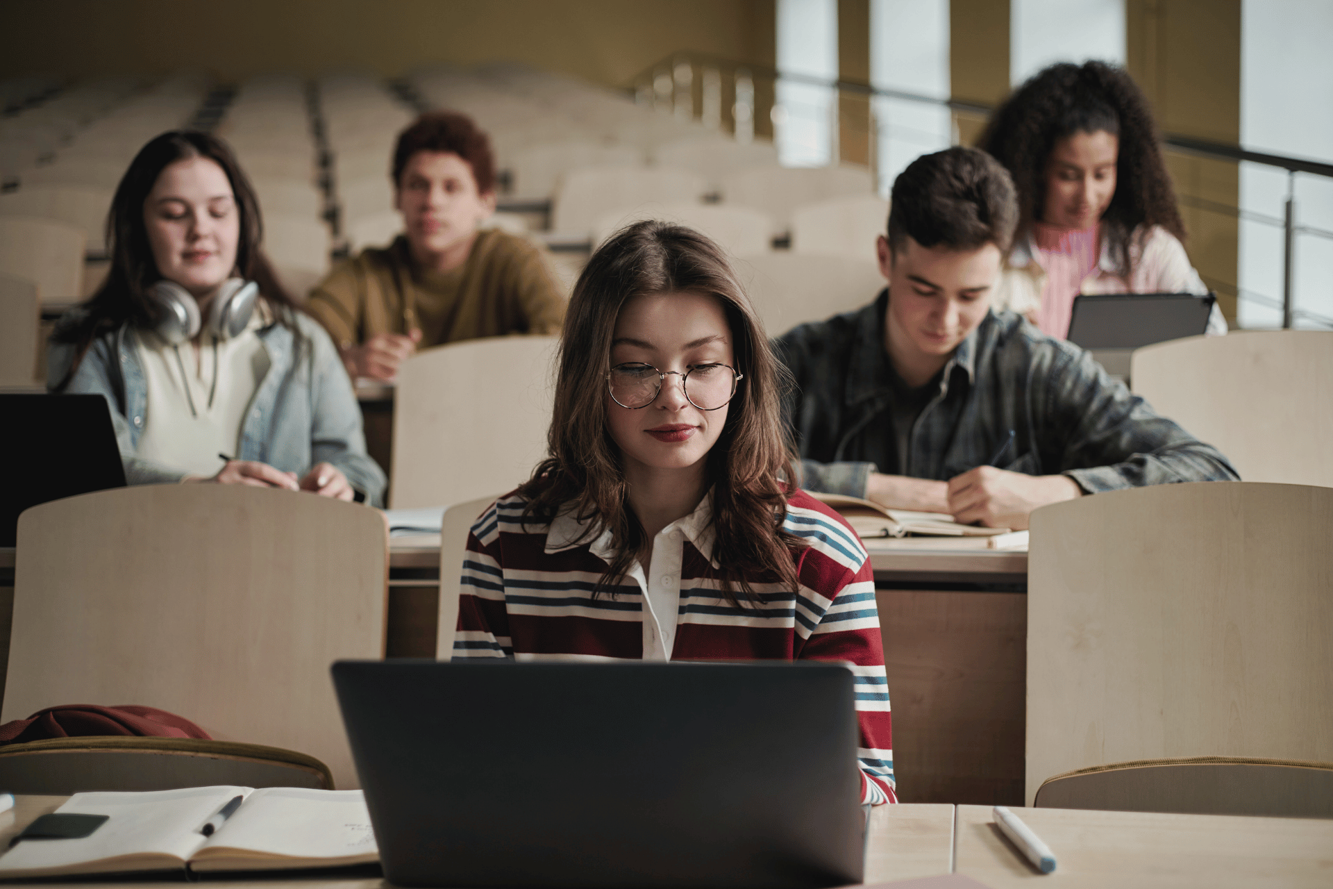 https://studyabroader.com/wp-content/uploads/2025/07/Untitled-design-2025-07-23T223251.583.png